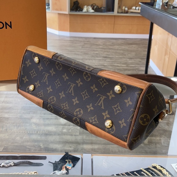 Louis Vuitton monogrammed Beverly handbag - Picture 9 of 12